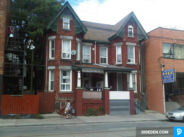 ve may bay di toronto gia re