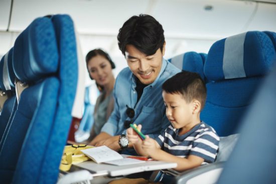 trẻ em dưới 12 tuổi đi máy bay