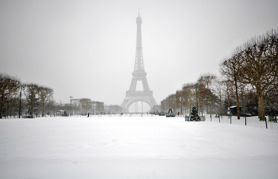 Tận hưởng mùa đông lãng mạn với vé máy bay giá rẻ Hà Nội đi Paris