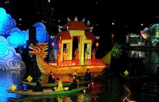 vé máy bay tpchm đi huế giá rẻ