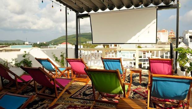 dia diem du lich phu quoc - rap chieu phim ngoai troi house no.1 bar club