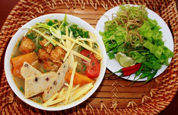 Combo khách sạn vé máy bay Quy Nhơn - bún chả cá