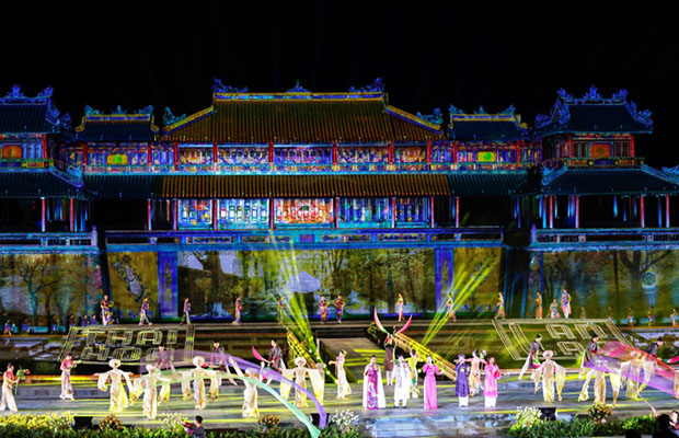 tour Huế 2 ngày 1 đêm mùa lễ hội
