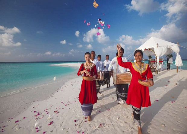 Tour Maldives 4 ngày 3 đêm trang phục lịch sự