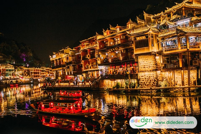 Du lịch Phượng Hoàng Cổ Trấn - Phố cổ
