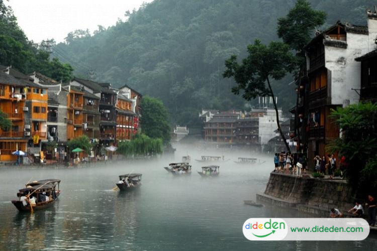 Du lịch Phượng Hoàng Cổ Trấn - Bắc Môn Cổ Thành