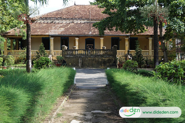 Tour Côn Đảo giá rẻ - Dinh Chúa Đảo