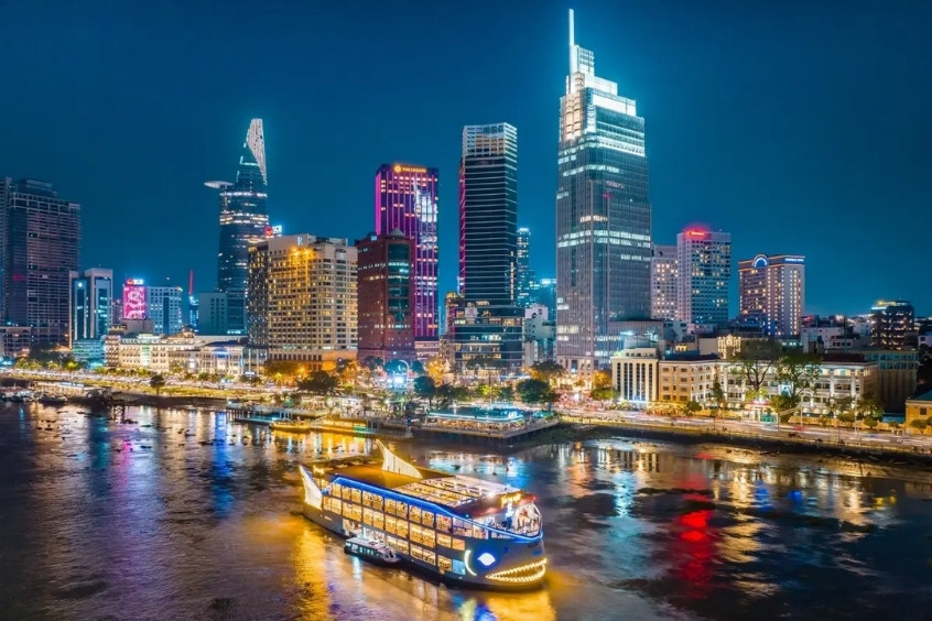 Thời tiết TP. Hồ Chí Minh quá nóng - Tuyệt chiêu trốn nóng khi đáp chuyến bay đến Sài Gòn